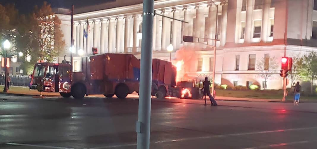 Kenosha Riots We Witnessed Kenosha Burn [LIVE VIDEO & PHOTOS]